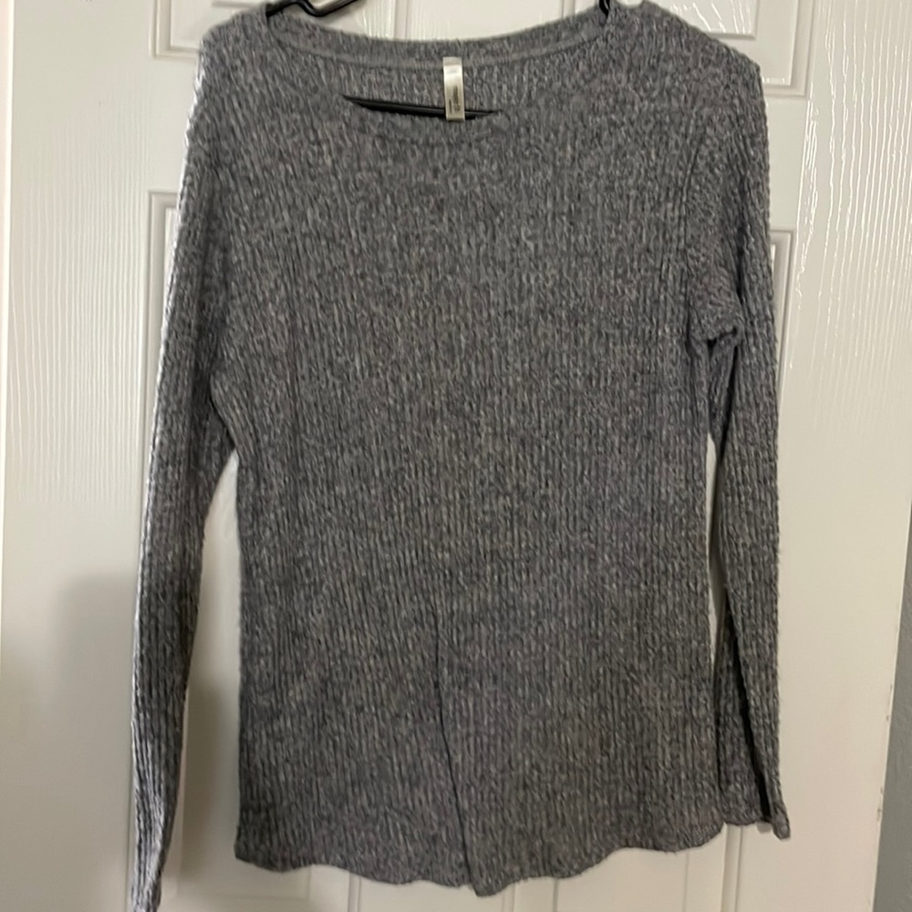 Gray waffle knit. Size large.
